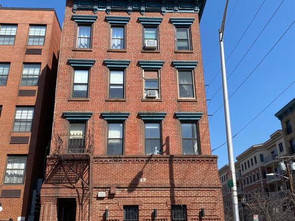 650 1st St 3, Hoboken NJ 07030