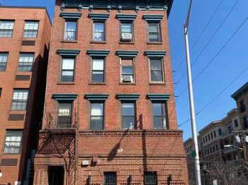 650 1st St