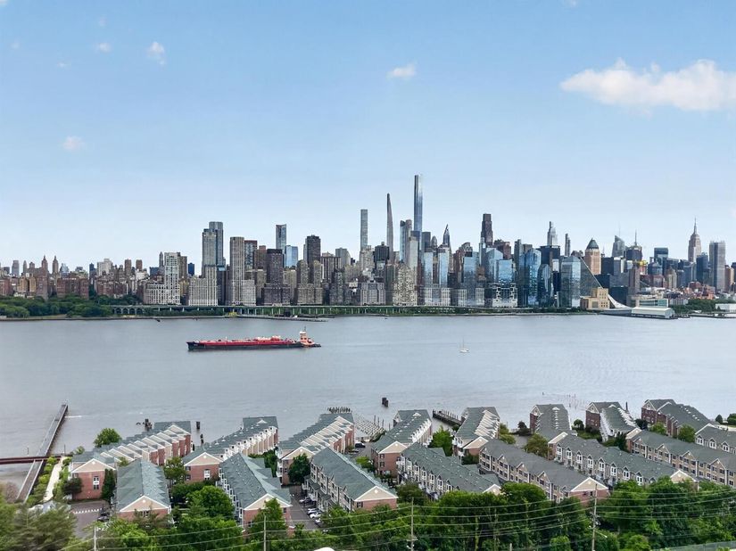 6515 Blvd East 9J, West New York NJ 07093