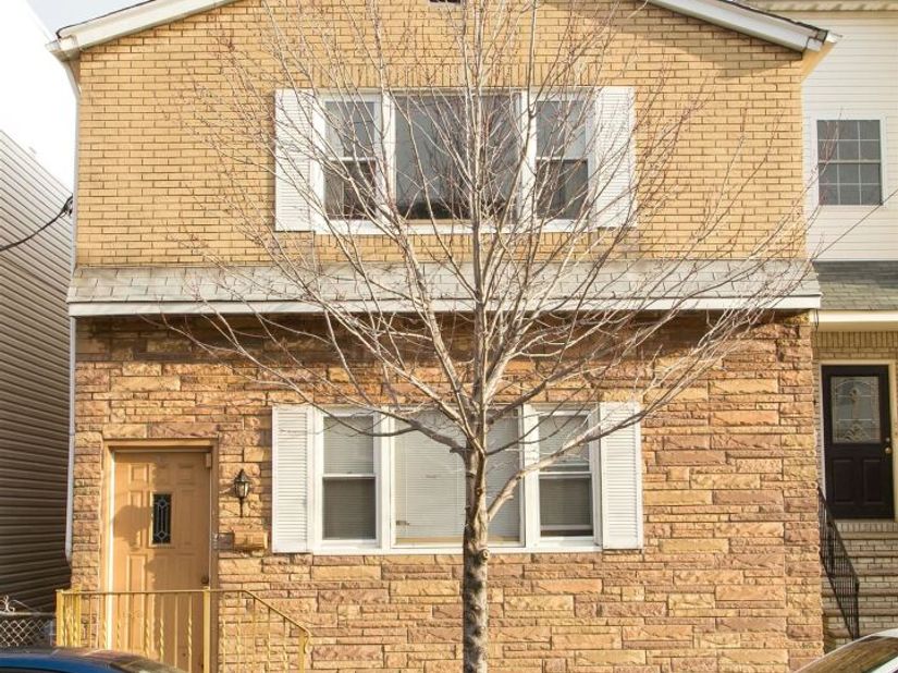 85 Cottage St, Bayonne NJ 07002