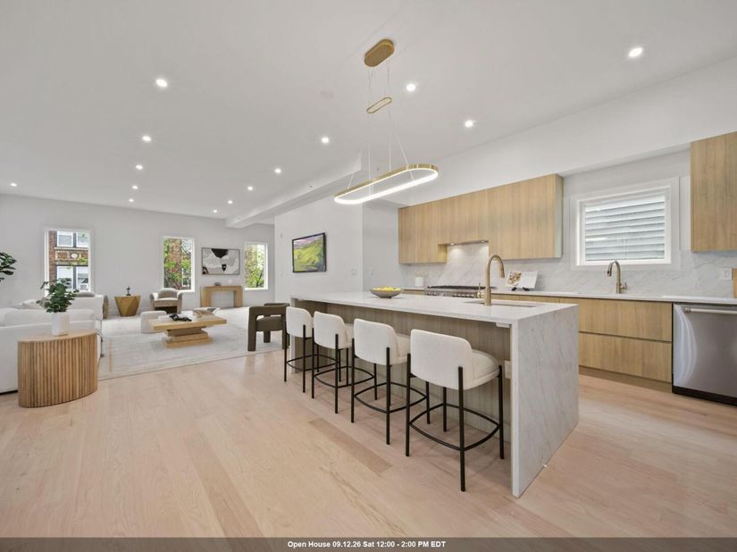 312 11th St 2, Union City NJ 07087
