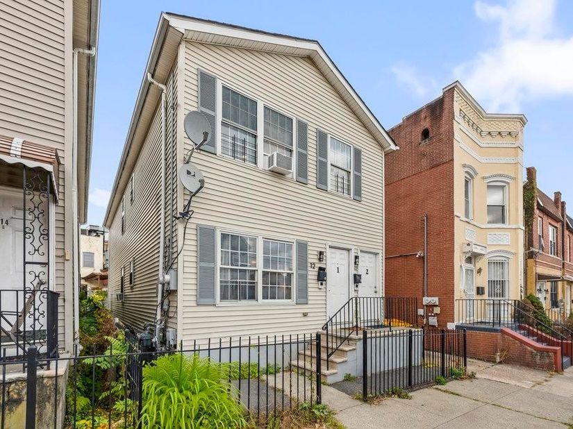 12 Bayview Ave, Jersey City NJ 07305
