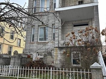 21 Bayview Ave