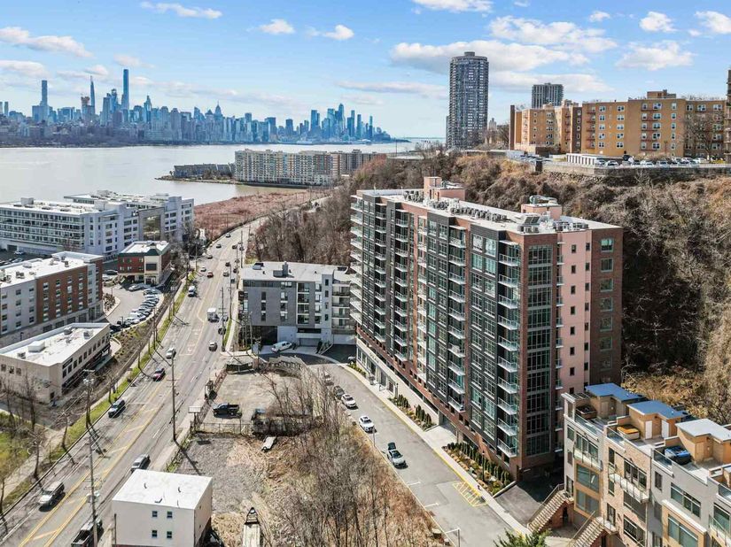 8701 Churchill Rd PH1501, North Bergen NJ 07047