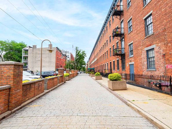227 Christopher Columbus Dr 332B, Jersey City NJ 07302