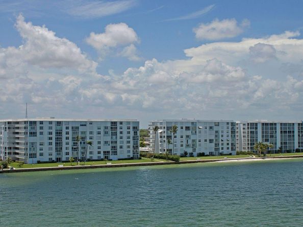 401 Lake Shore Drive 406, Lake Park FL 33403