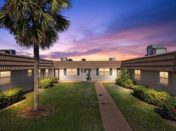 323 Seville N, Delray Beach FL 33446