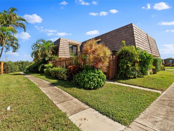 581 Springdale Cir 58A, Palm Springs FL 33461