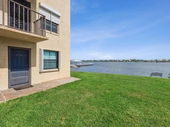 896 N Federal Highway