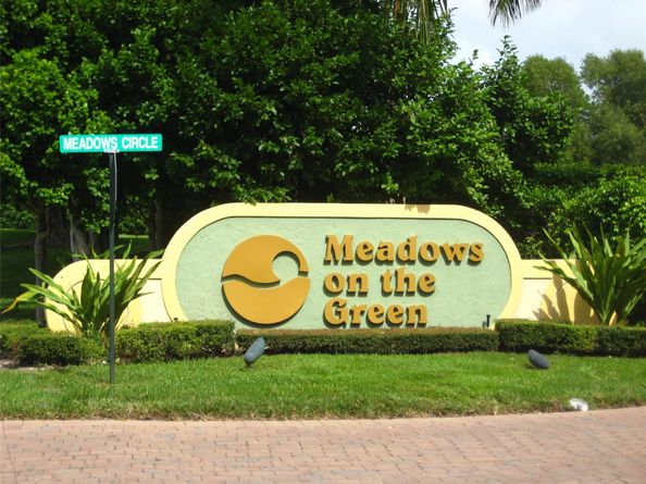 704 Meadows Circle 704, Boynton Beach FL 33436
