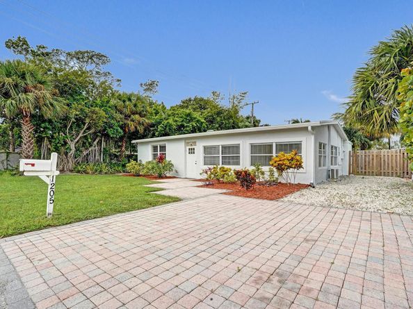 1205 S Lake Drive, Lantana FL 33462