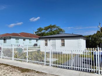1827 NW 74th Terrace