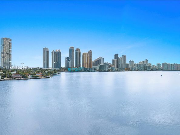 3600 Mystic Pointe Drive 1017, Aventura FL 33180