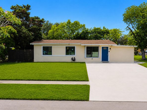 5700 SW 37 Court, Davie FL 33314
