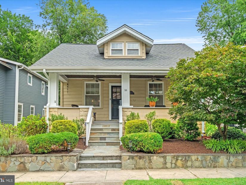 16 E Walnut Street E, Alexandria VA 22301