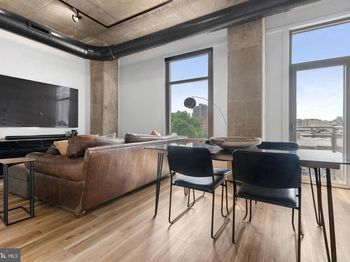 113 N Bread Street