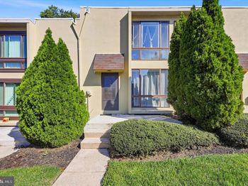 100 E Glenolden Avenue T-9 Avenue