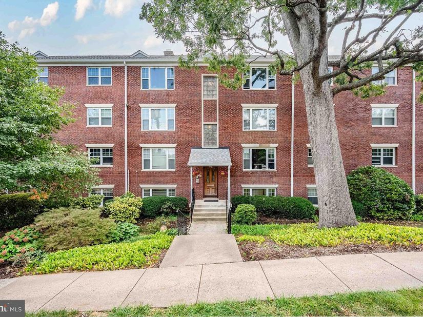 1402 12TH Street N S205, Arlington VA 22209