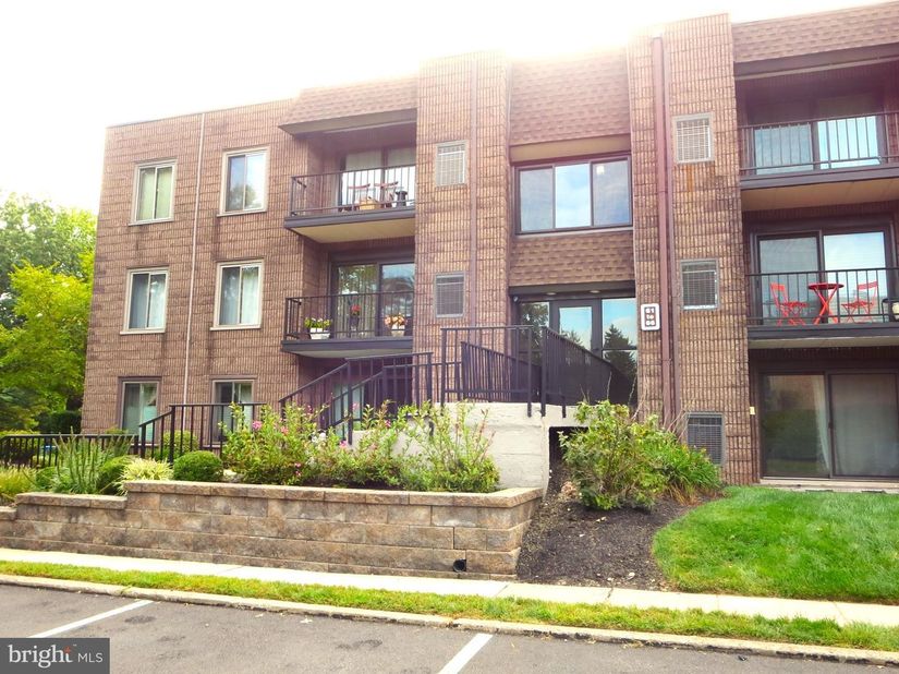 66 Oakridge Drive, Langhorne PA 19047