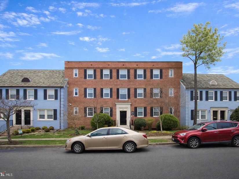 2125 Suitland Terrace SE 302, Washington DC 20020