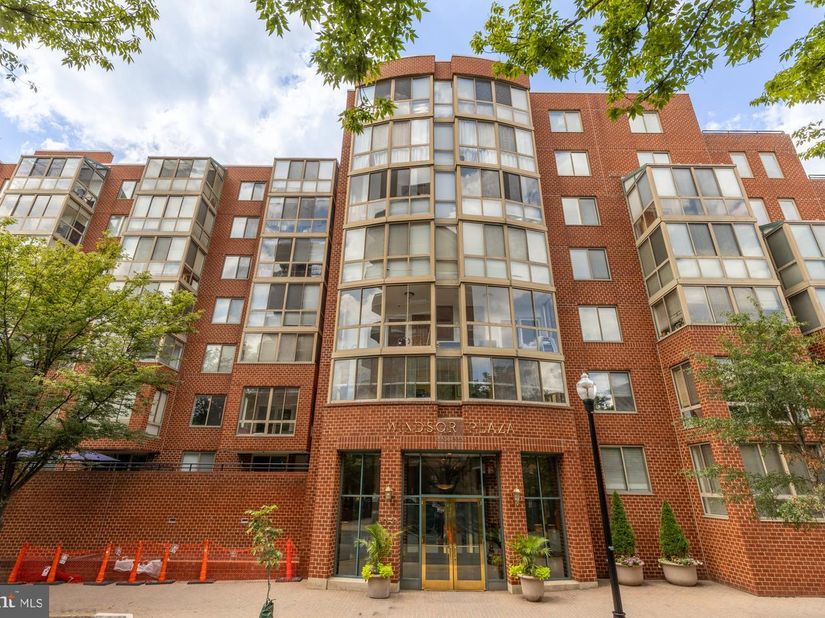 1050 N Taylor Street 404, Arlington VA 22201