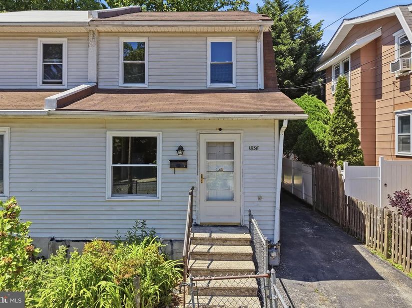 1838 Shallcross Avenue, Folcroft PA 19032