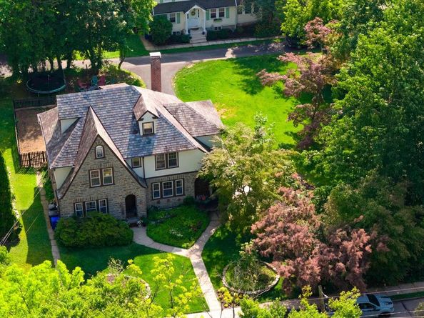 203 Hewett Road, Wyncote PA 19095