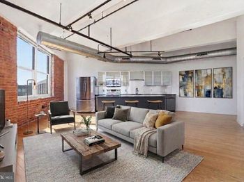 444 N 4TH Street