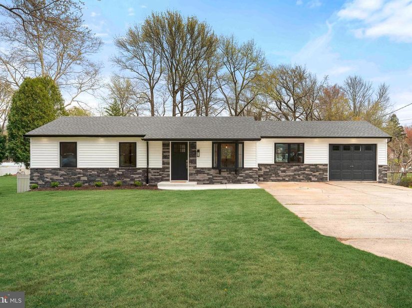 528 W Maple Avenue, Langhorne PA 19047