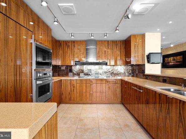 233 S 6TH Street 2009, Philadelphia PA 19106