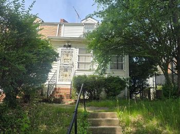 812 Division Avenue NE