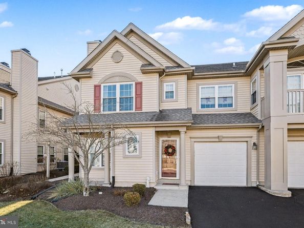 606 Julian Dr W, Warwick PA 18974