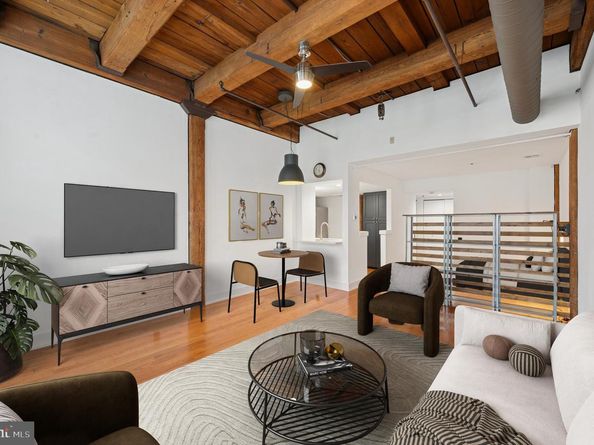 301 Race Street 308, Philadelphia PA 19106