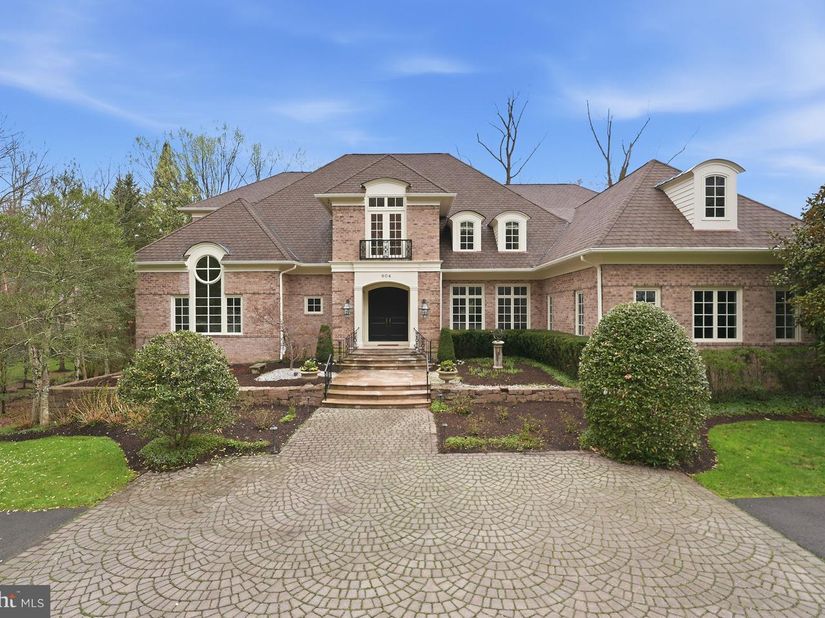 904 Mackall Avenue, Mclean VA 22101