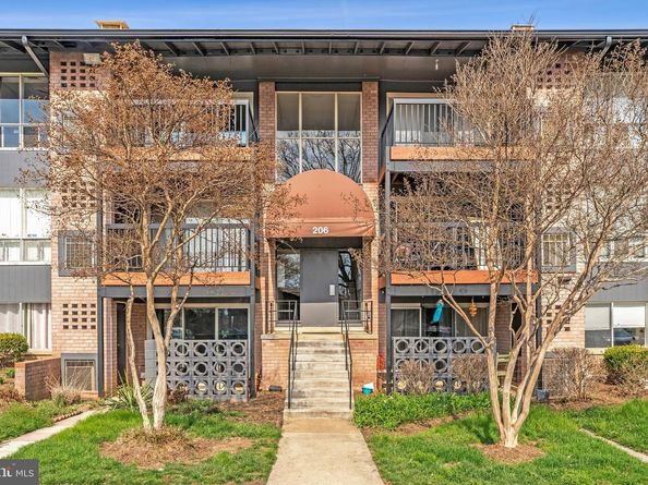 206 Park Terrace Court SE 38, Vienna VA 22180