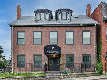 27 Dudley St