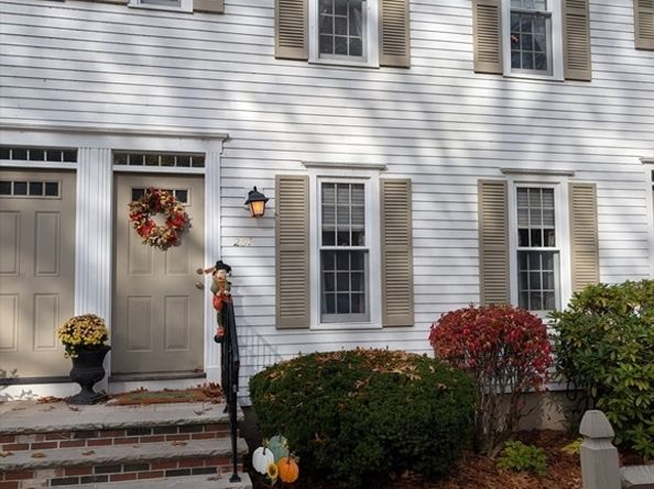 251 Wellman Ave 251, Chelmsford MA 01863