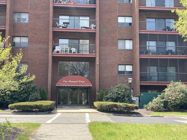 1 Summit Dr. 57, Reading MA 01867