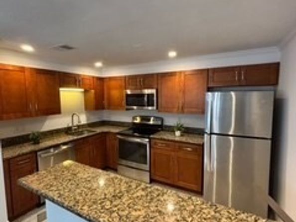 346 Neponset St D, Canton MA 02021