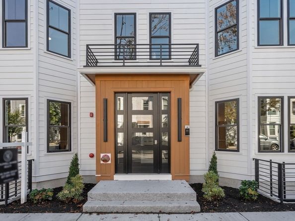 527 E Seventh Street 101, Boston MA 02127