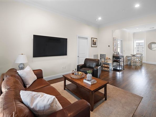 9-11 Ellwood St 4, Boston MA 02129