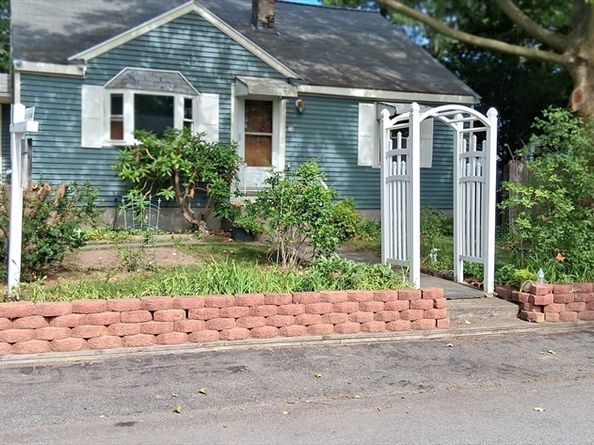 14 Doris Dr, Abington MA 02351