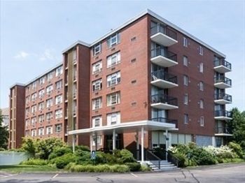 20 Hammond Pond Pkwy