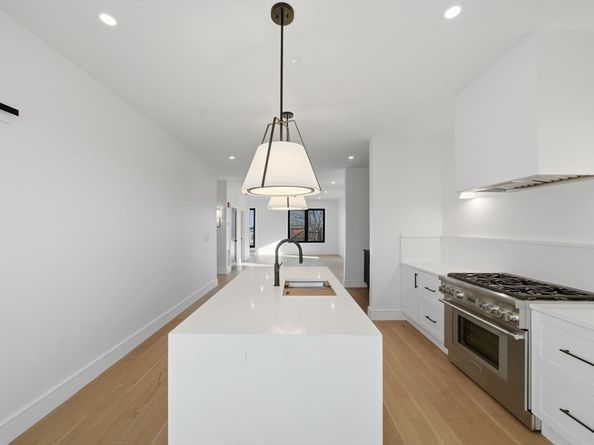 238 Webster St 6, Boston MA 02128