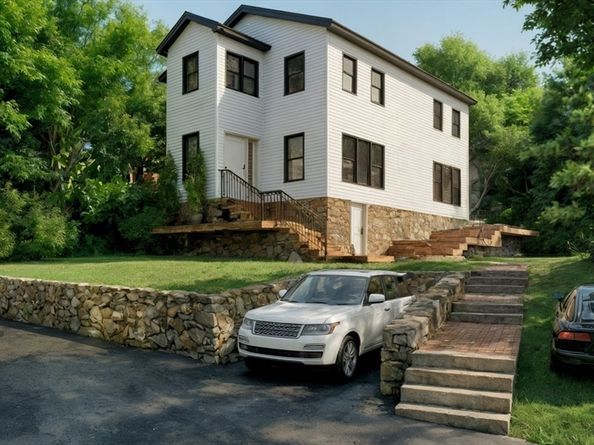 9 Ledge St, Melrose MA 02176