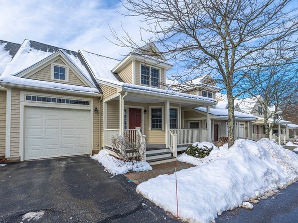 10 Charnstaff Ln 504, Billerica MA 01821