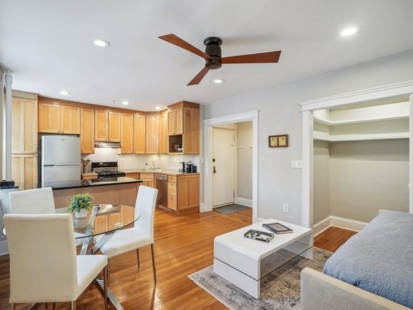 116 Riverway 18, Boston MA 02215