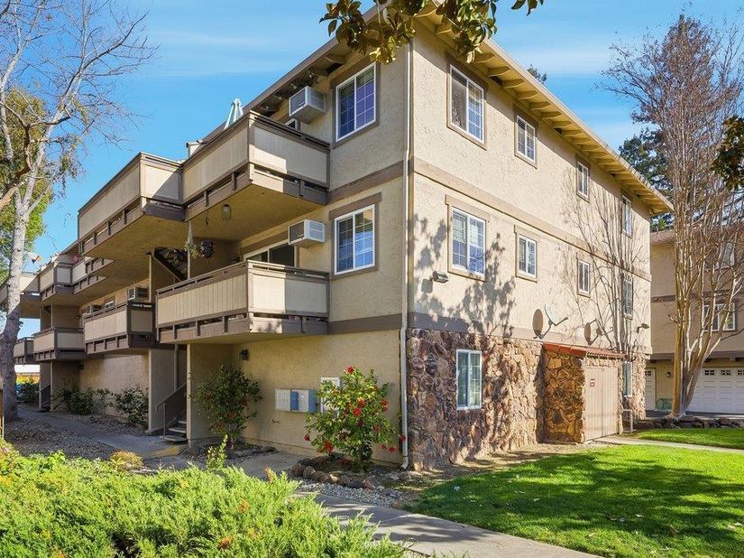 565 W Latimer Avenue, Campbell CA 95008