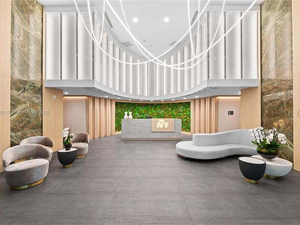 90 SW 3rd St 3305, Miami FL 33130