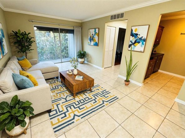 1141 Lake Victoria Dr E, West Palm Beach FL 33411